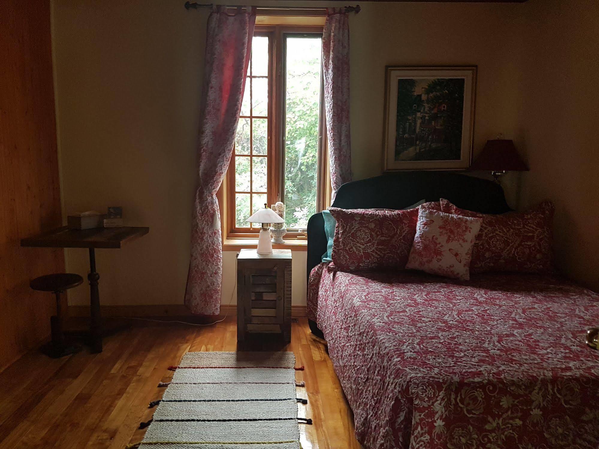 Gite Au Vieux Pommier Тадуссак Экстерьер фото