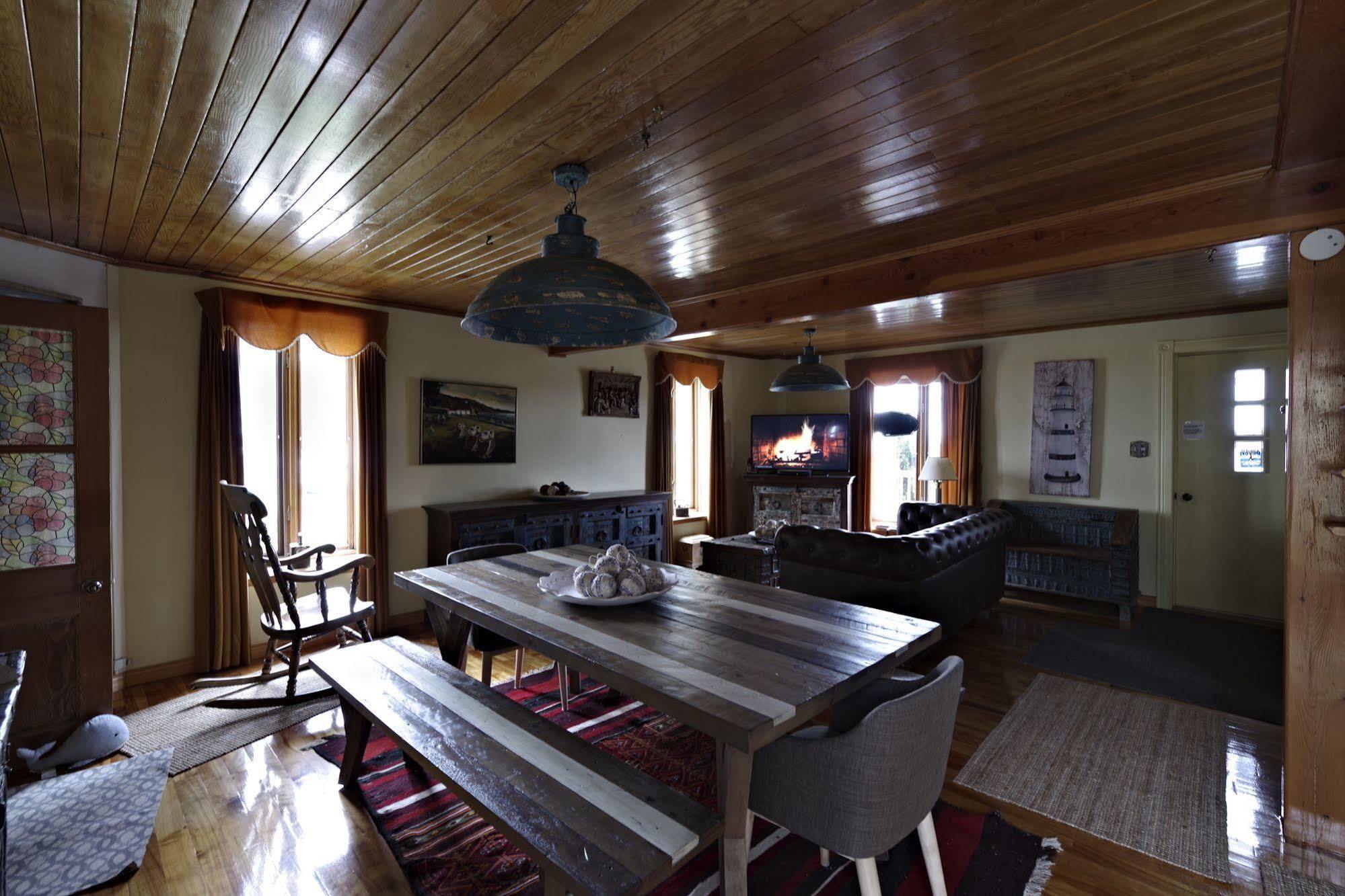 Gite Au Vieux Pommier Тадуссак Экстерьер фото